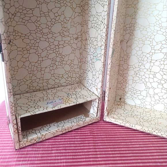 Vintage Doll Traincase - Picture 9 of 13